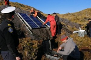 LSG “Alacalufe” retira estación de monitoreo sismológico en Isla Cook LSG “Alacalufe” retira estación de monitoreo sismológico en Isla Cook